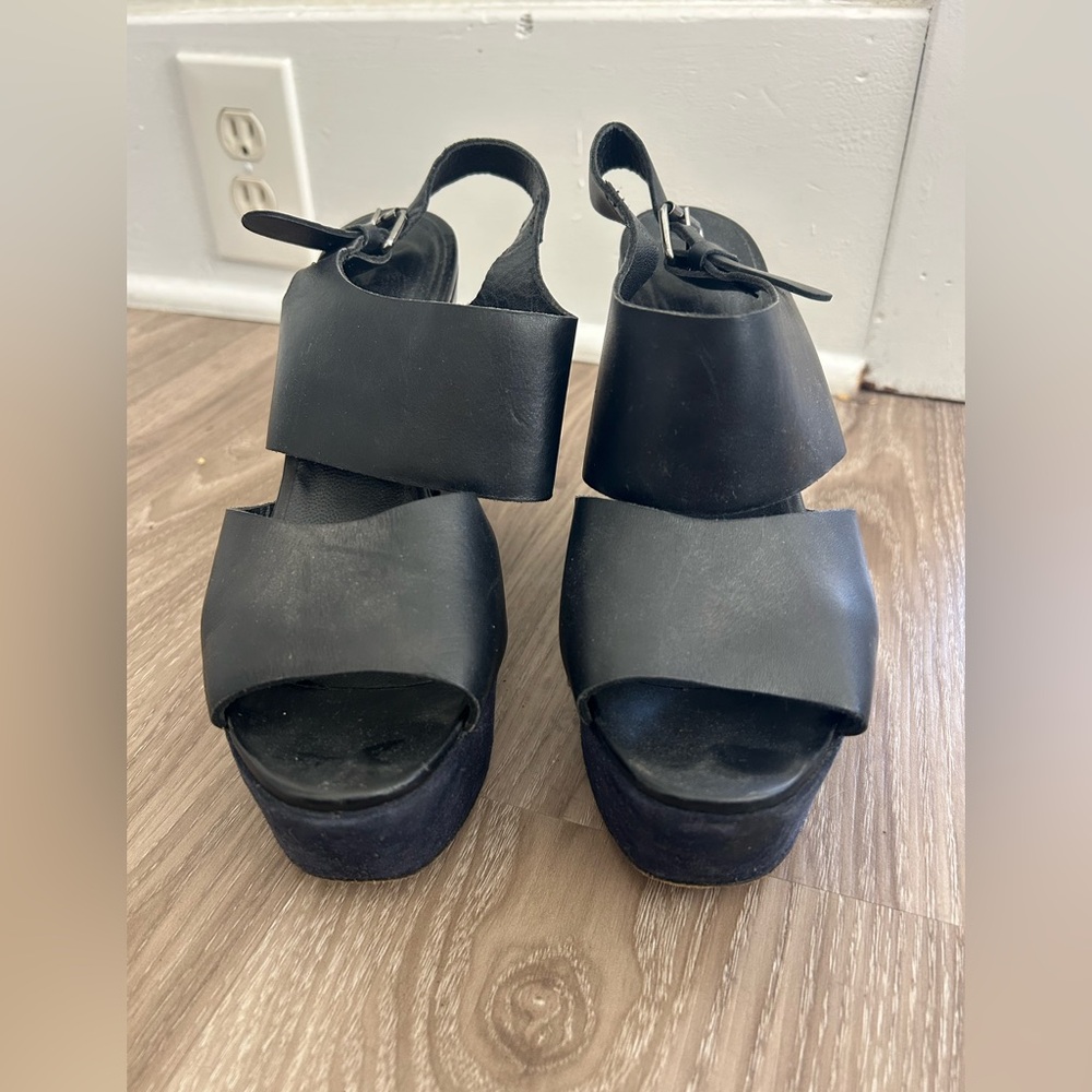 Stylish Black Platform Sandals - Picture 4 of 6